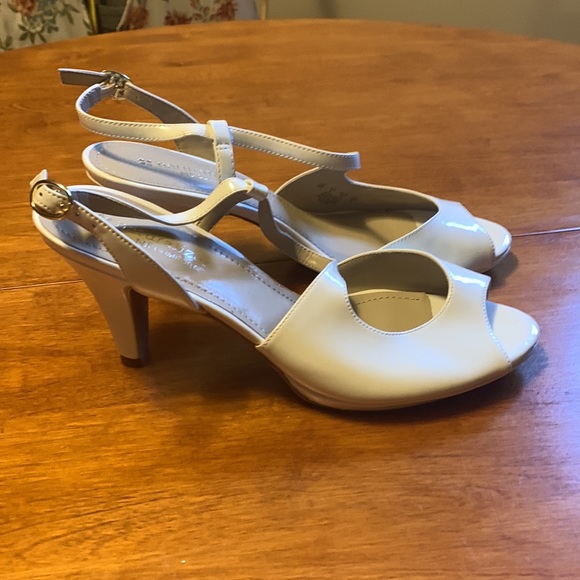 Bone color High Heels - Picture 2 of 5